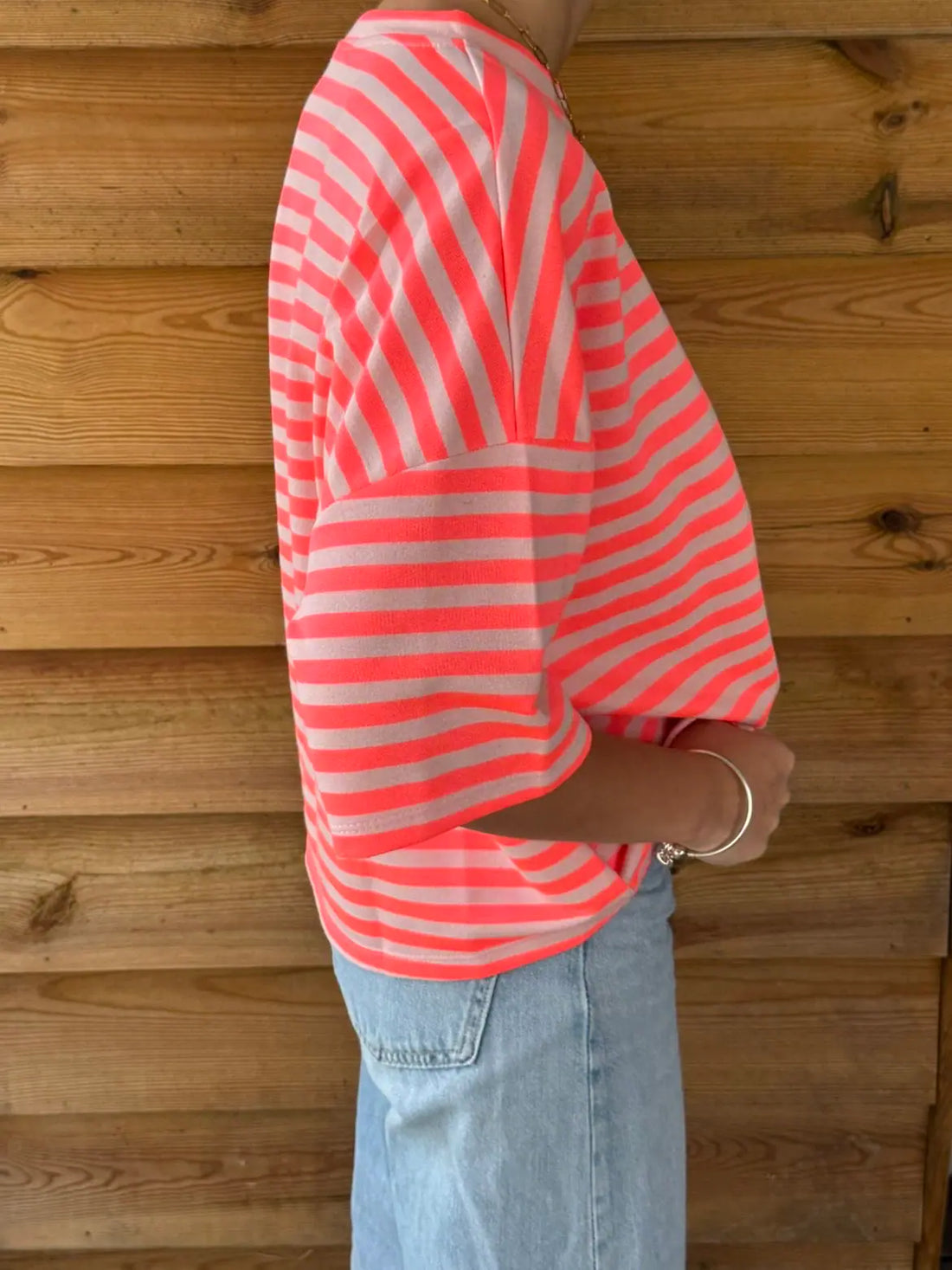 Pull oversize à rayures fushia manches courtes