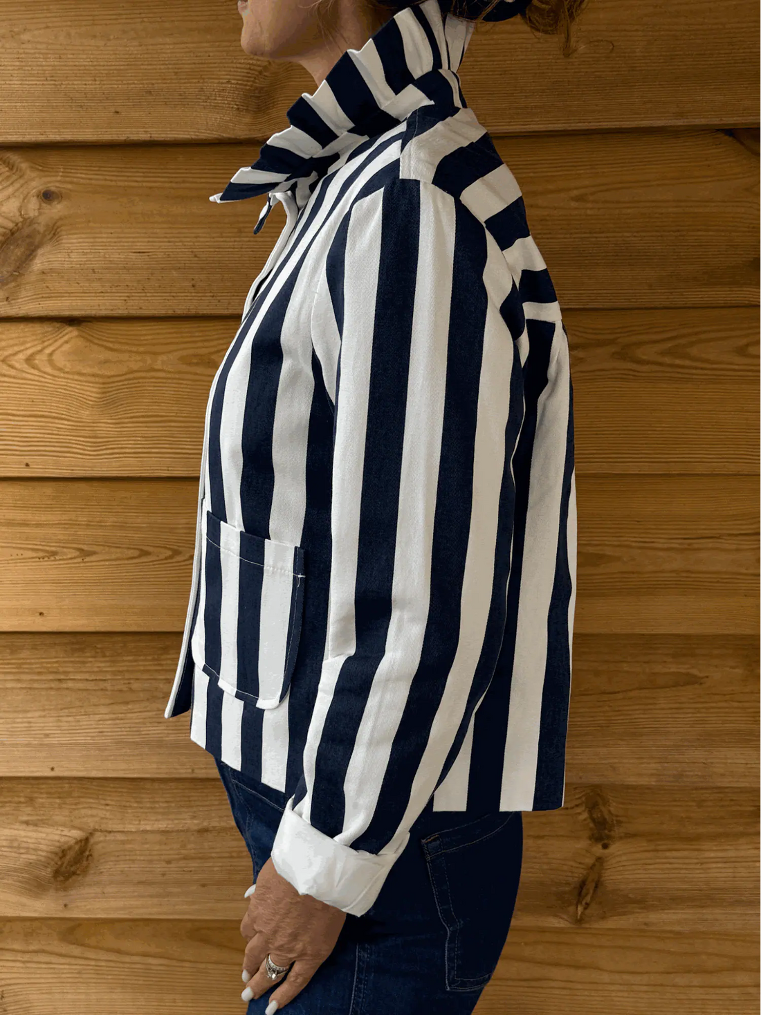 Veste rayé bleue à col volanté