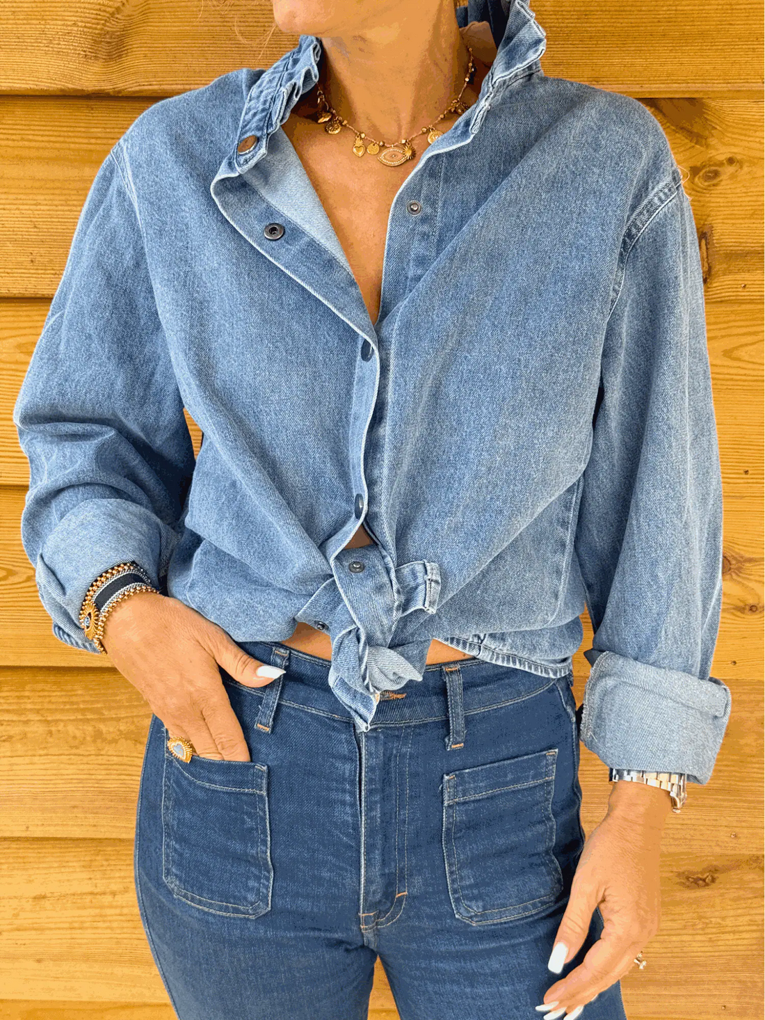Chemise en jean bleu à col victorien
